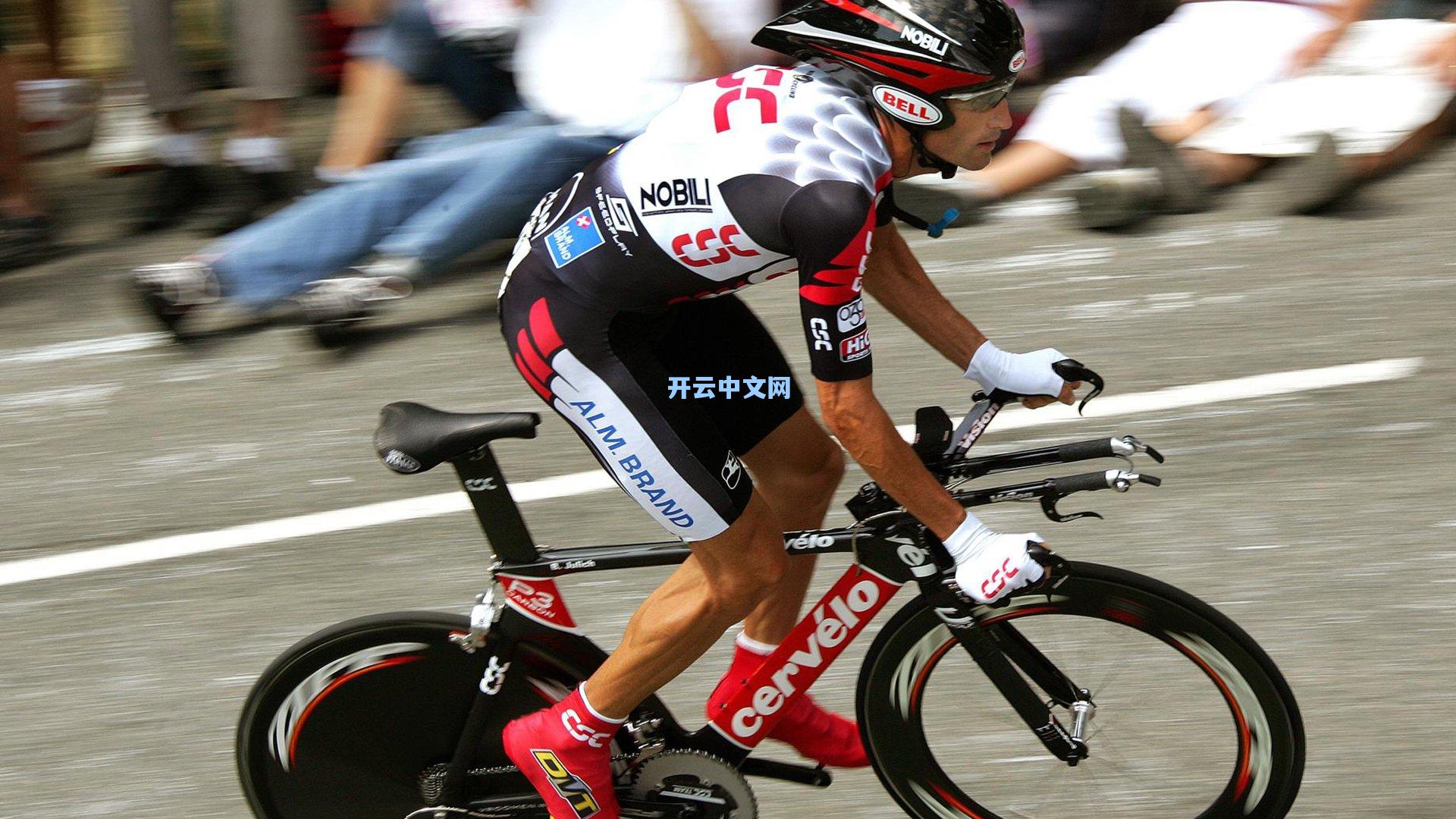 速度滑冰世锦赛激战正酣 新星闪耀老将坚守 中国队全力冲击奖牌